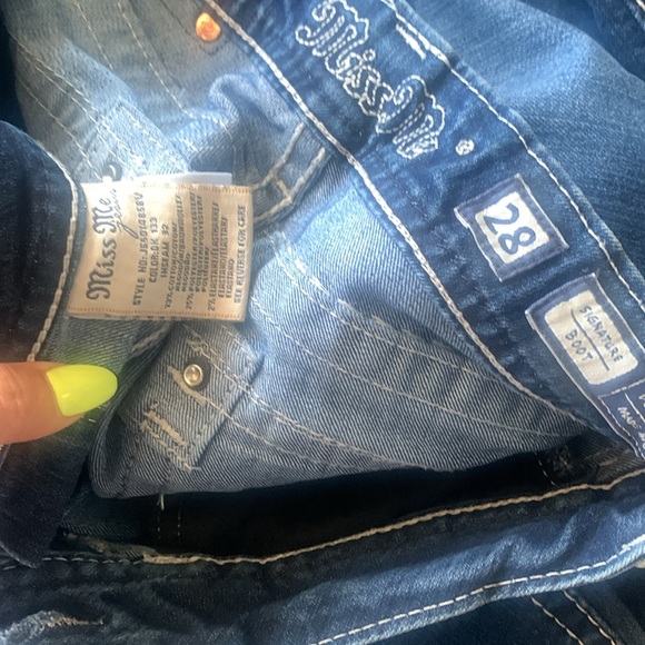 Miss Me signature boot one back button missing - Picture 4 of 4